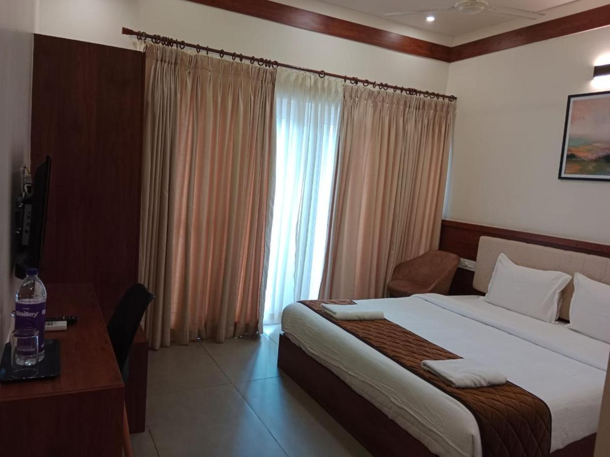 Hotel Royalton Residency Mundakāyam Exteriér fotografie