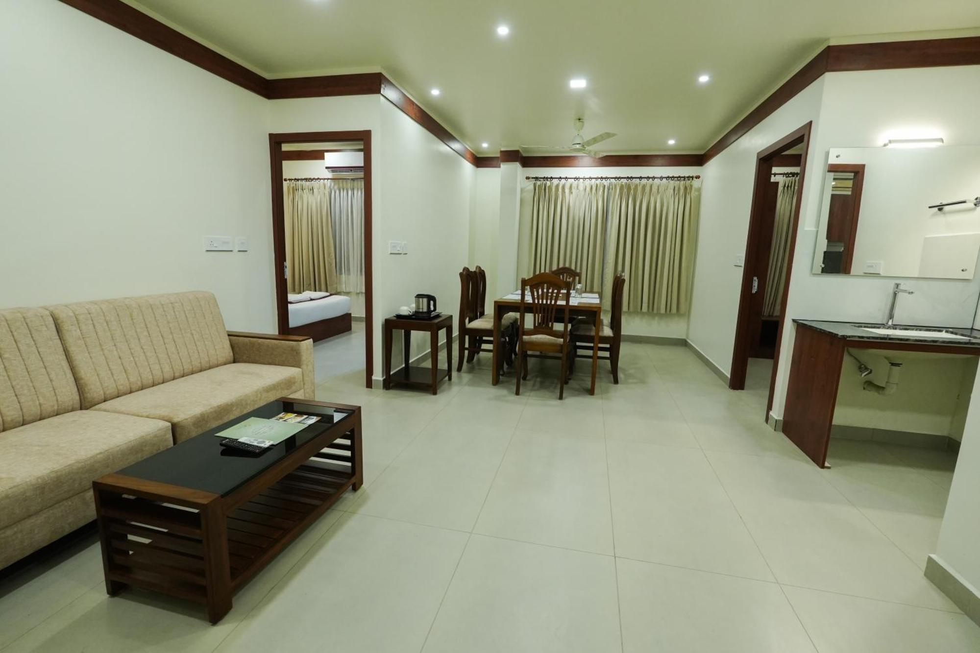 Hotel Royalton Residency Mundakāyam Exteriér fotografie